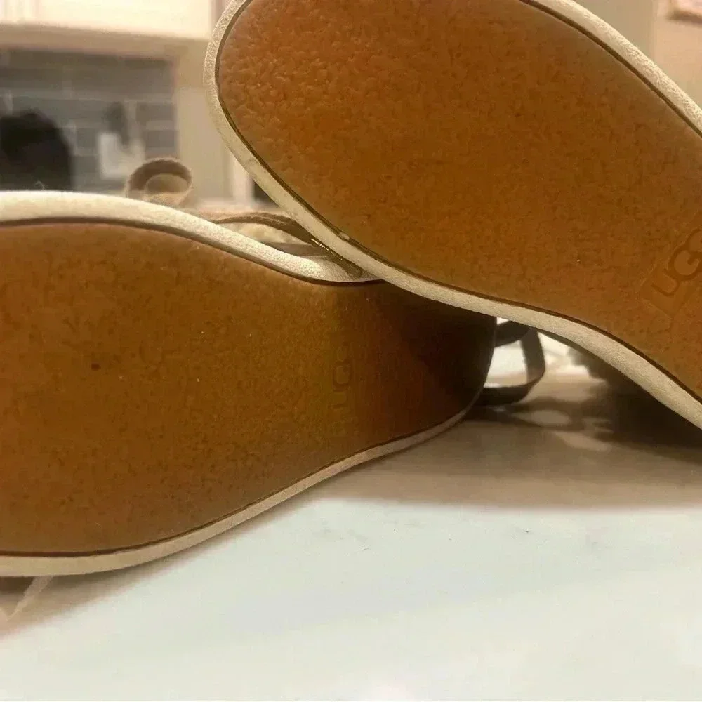 Woman's size 6 Ugg bootie/sneaker chestnut color